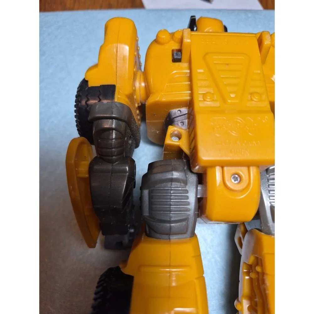 Hap-P-Kid Yellow Motorized Light Up Robot Action Figure t3863 MARS